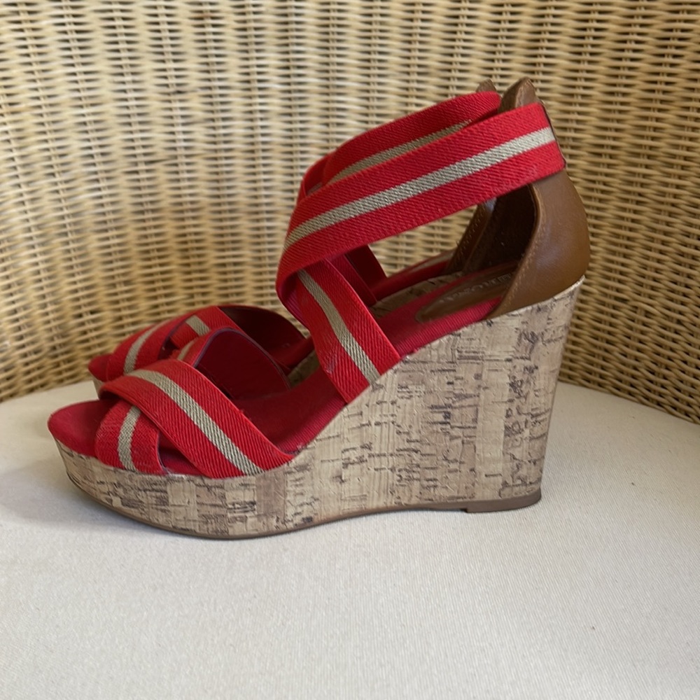 Super Cute Merona Red & Taupe Elastic Strap Wedge Sandals Size 7.5 - Picture 3 of 16